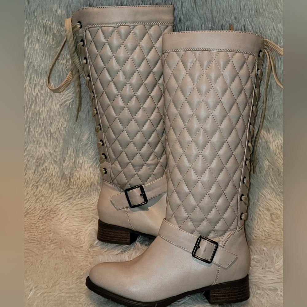 Shoedazzle "Stormie" Boots - U.S. Size 6 - Lt. Tan - Lace up Backs - Side Zipper - Picture 2 of 12
